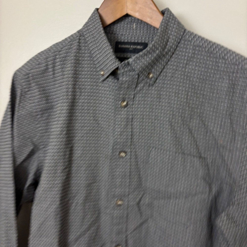 Banana Republic Button Down Shirt Mens M Grey Untucked Fit Micro Grid Pattern